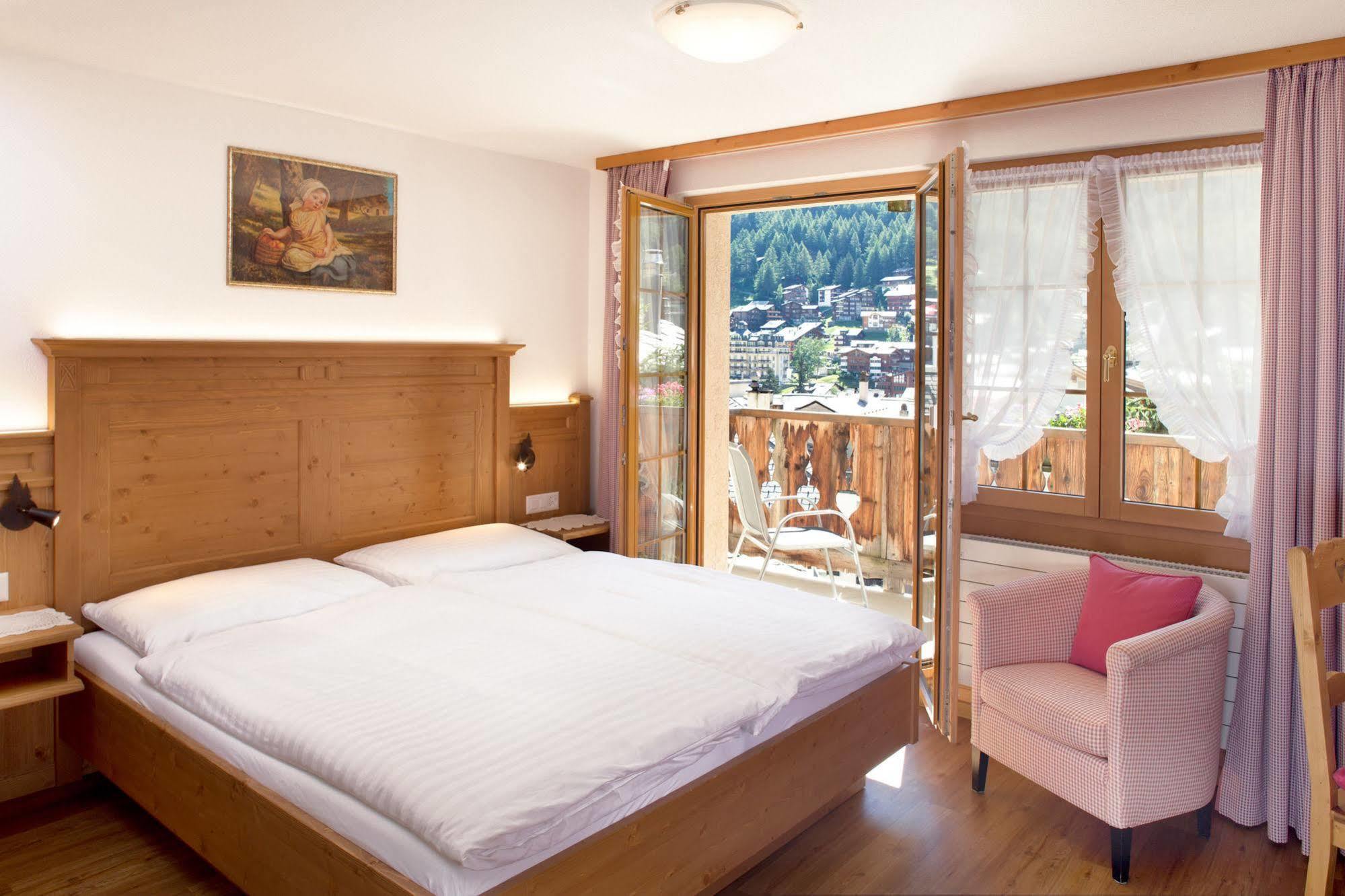 Hotel Romantica Zermatt Bagian luar foto